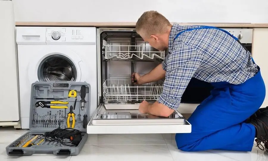 Beypazarı LG servisi teknisyen ekibi beyaz eşya tamiri yaparken